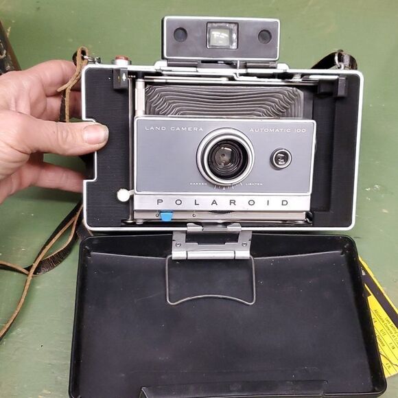 Mid 20th Century Foldable Polaroid Land Automatic Camera Model 100 - Picture 4 of 12